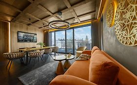 Crystal Pine Luxury Villas With Jacuzzi & Sauna By Bqqk